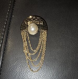 Chic Gold and Pearl Chain Brooch